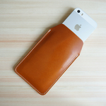 iPhone 全機種対応 レザー スリーブケース キャメル (SE3/13 Pro/13/13 Pro Max)