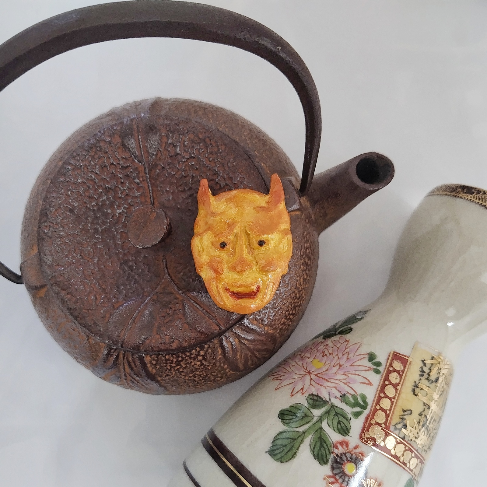 期間限定】般若パン「パンになってみたかった般若」陶土ブローチ