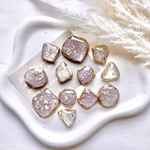 【送料無料】ハンドメイド　パーツセット　レジン　ニュアンス　カボション　花びら　ピンク　貼り付けパーツ　ピアスパーツ