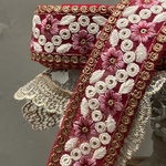 ☆[実物のお色味と違う場合があります] インド刺繍リボン　花　インド刺繍　スパンコール　刺繍リボン　リボン　りぼん　※10月8日よりゆうパケットにて発送