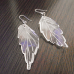 透き通る葉っぱのピアス
