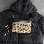 冬季限定 ヒョウ柄ショルダーバッグ ふわふわエコファーとエコレザーを使用！ トラベルバッグやクリスマスデートにもオススメ♪大人可愛いポシェット ブラック レディースバッグ メンズバッグ