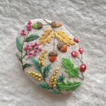リネンと刺繍の冬の草花のヘアゴム orブローチ4