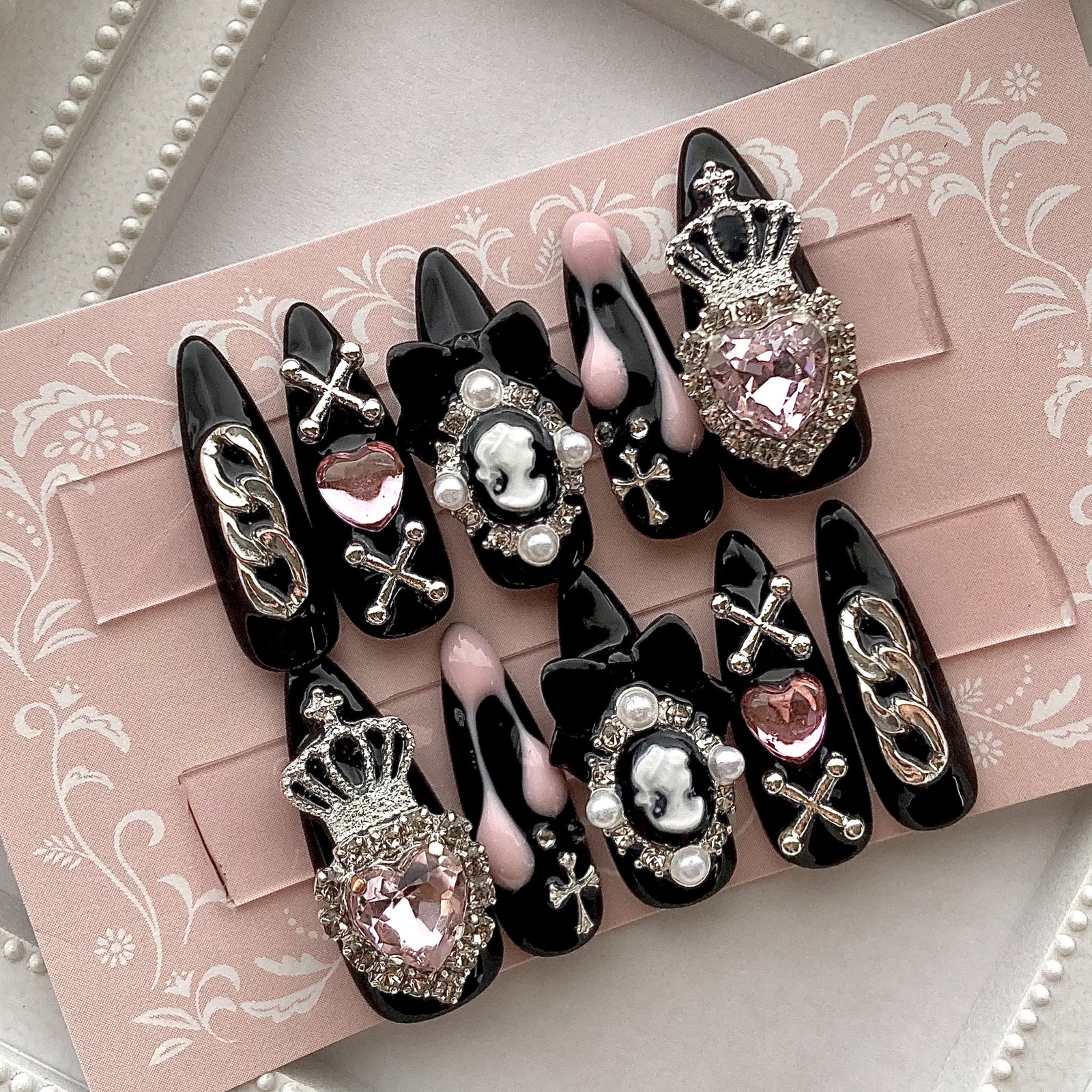 ネイルチップ　黒　ピンク　スキニーオーバル　地雷　サブカル　量産型　オーダー ネイルチップ黒ピンクスキニーオーバル地雷サブカル量産型オーダー