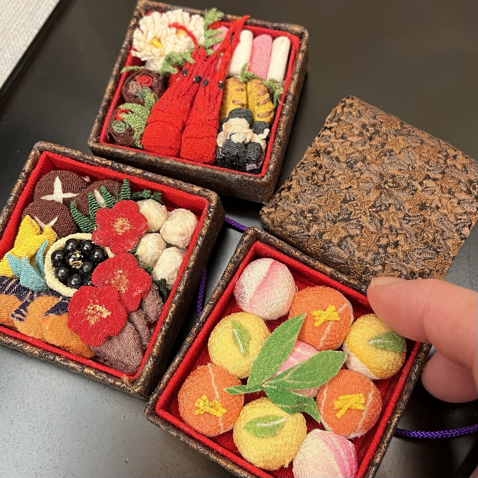 ミニチュア重箱縮緬細工食品 重箱お弁当 ちりめん細工 古布 縮緬 ミニチュアの重箱 ミニチュア 和