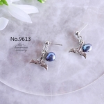 No.9613　シルバー小さなホエールテール×淡水パール　ピアス/イヤリング