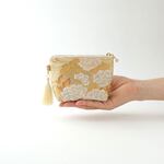 【本金箔二重織　花々・秋草・古典柄模様　シルク帯リメイク ミニポーチ】カードケース、ポーチ小さめ、ジュエリーポーチ。誕生日ギフトにも。