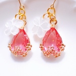 チェリーピンクのドロップビジューと桜のピアス イヤリング ガラス 桃色 シンプル 春 桜