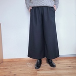 ウールのワイドパンツ   9分丈　ブラック