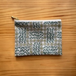 【リバティ】ラミネートポーチ　ミニミニポーチ  ミニポーチ　スリーピングローズ　イエロー