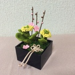   ちりめん細工:菜の花のアレンジメント(菜の花、桃の花)