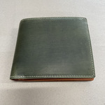 【OUTLET】ブライドルレザー二つ折り財布　グリーン/ブラウン　送料無料