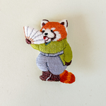 刺繍ブローチ「動物大相撲（呼出・れさ助）」