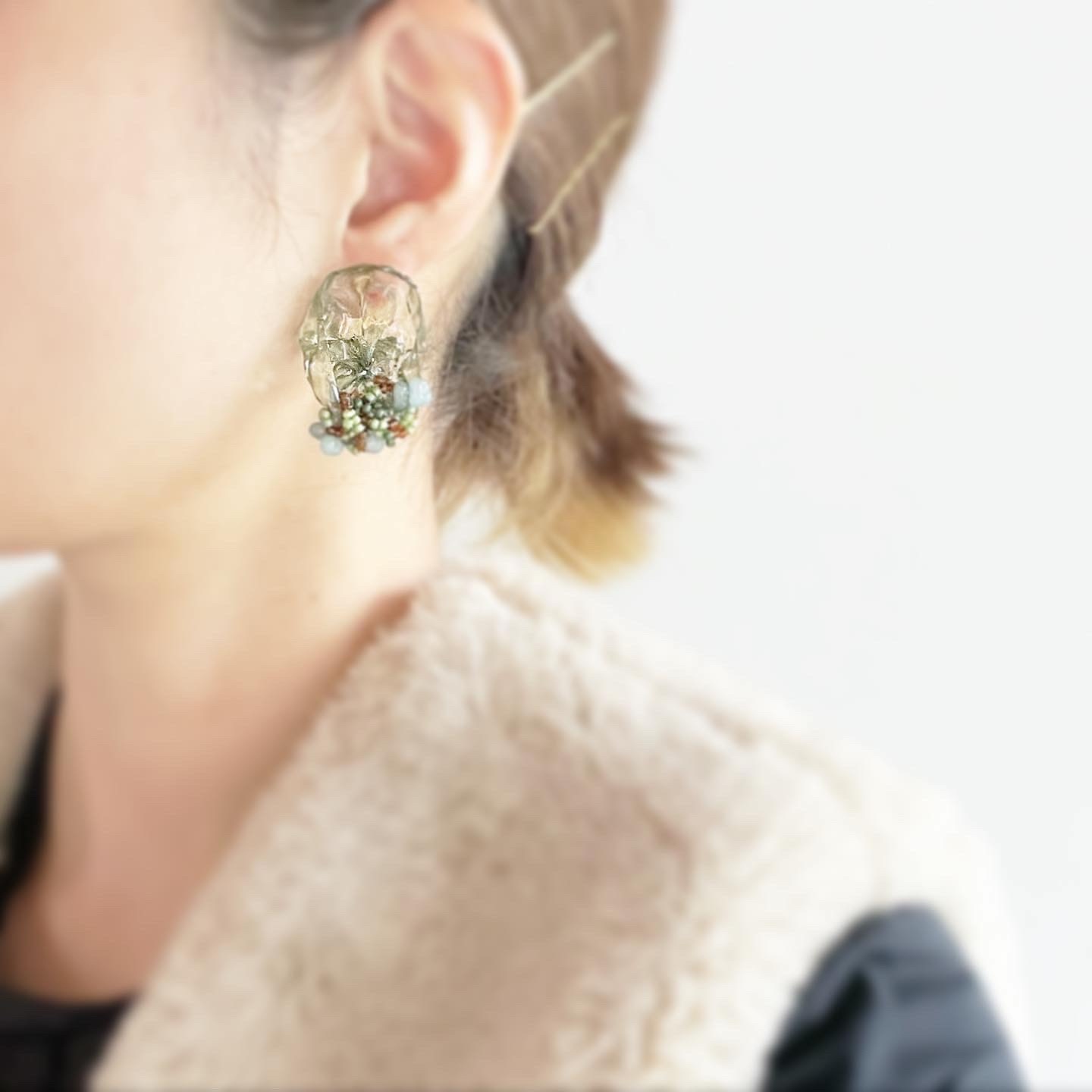 glassy khaki カーキ グリーン クリア ビーズ刺繍 レジンピアス レジン 