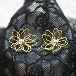 ワイヤーフラワーのシンプルピアス
