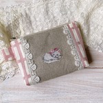 リボンを付けたキュートな白猫刺繍*春色ポーチ*北欧*フランスヴィンテージコットン
