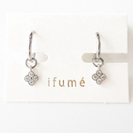 【ifumé】小さなクローバーのフープピアス＆イヤリング 金属アレルギー対応 サージカルステンレス SILVER