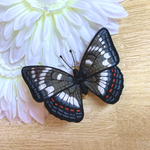 オオイチモンジの立体刺繍ブローチ