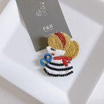 【新作】花とパリジェンヌ ビーズ刺繍ブローチ