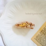 羽チャームのバレッタ