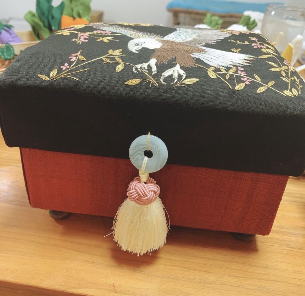 中国古美術・旧蔵宮廷御蔵・極品宝石ブレスレット・古い刺繍盒付き・置物・裝飾品 中国古美術・旧蔵宮廷御蔵・極品宝石ブレスレット・古い刺繍盒