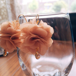 人気.再販）花びらとビジューのピアス