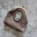 手刺繍がま口ポーチ　小　ブラウン