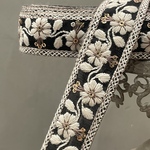 [実物のお色味と違う場合があります] インド刺繍リボン　花　インド刺繍　スパンコール　刺繍リボン　リボン　りぼん　※10月8日よりゆうパケットにて発送