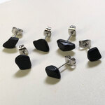 ブラックシリカ ピアス イヤリング 原石 鉱物 天然石 金属アレルギー対応 ハンドメイド アクセサリー パワーストーン (No.2520)