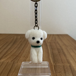 マルチーズのキーホルダー【緑の首輪】