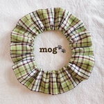 ほっこり抹茶色のタータンチェック猫シュシュ首輪