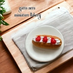 ミニチュアパン　いちごコッペパンサンド