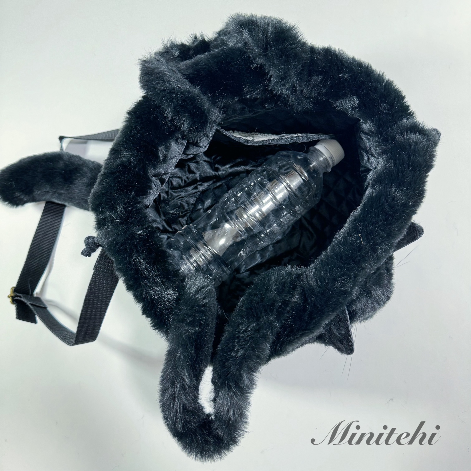 ぬいぐるみみたいな香箱座りの黒猫さん巾着バッグト ート ミニショルダー ぬいぐるみみたいな 香箱座りの黒猫さん巾着バッグ トート ミニ