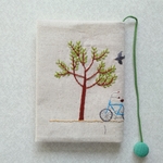 文庫本刺繍のブックカバー　風に乗って
