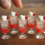 【1/26 21:00~販売】ストロベリーカラーのクリームソーダ(チャームorキーホルダー)◆ミニチュアフード