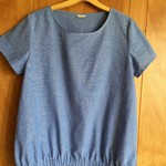 すそふんわりプルオーバー　ブルーシャンブレー　シュシュ付き　