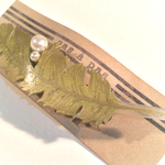 パール付きフェザーバレッタ