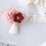 つまみ細工とマム髪飾り【ピンク】　ベビー　キッズ/髪飾り　ヘアピン　ベビーヘアバンド/ひな祭り　初節句　誕生日　月齢フォト　お食い初め　浴衣　七五三　甚平 