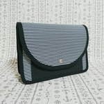 みんな入っちゃう母子手帳ケースM／モノトーン黒