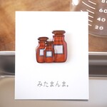 薬瓶のピンバッジ