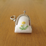 手刺繍の豆がま口〈たんぽぽ〉