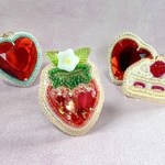 いちごのブローチ＆チャーム【ビーズ刺繍】