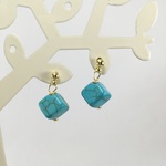 ターコイズのキューブカットピアス　ＮＯ．２３４