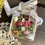 香水瓶のドライフラワー　アレンジ　①ピンク　ミニ薔薇　handmade