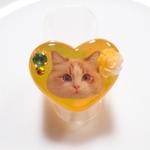 猫とハートの大ぶり指輪 リング レジン 薔薇 オーロラカラー ねこ 黄色 緑 ビジュー