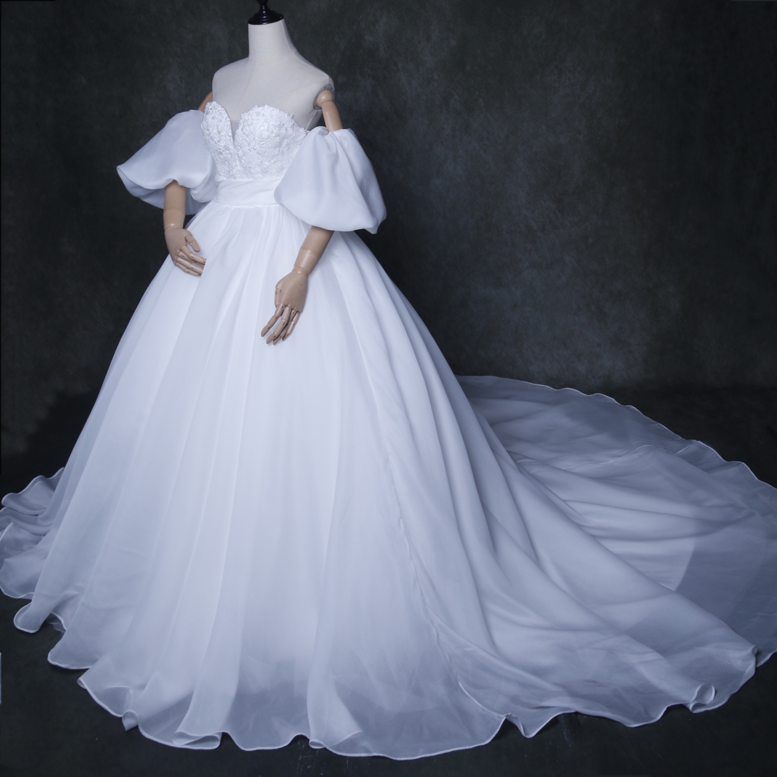 華やか ウェディングドレス オフホワイト 取り外し袖 3D立体レース刺繍 ロングトレーン 結婚式 華やか ウェディングドレス オフホワイト 取り外し袖 3D立体レース刺繍 ロングトレーン 結婚式