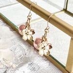 桜色パールと桜チャームのシンプルイヤリング