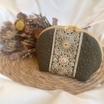 【再販】化粧ポーチ  メイクポーチ  ポーチ  インド刺繍  エンボス加工