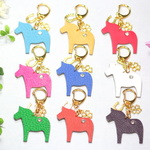 ダーラヘストキーホルダー・10色・推しカラー・ラッキーホースキーホルダー・馬蹄・牛革製・ダーラナホース・幸運を運ぶ馬