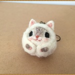 癒しの妖精✿momoちゃん　まん丸白にゃんこ　豆サイズストラップバージョン